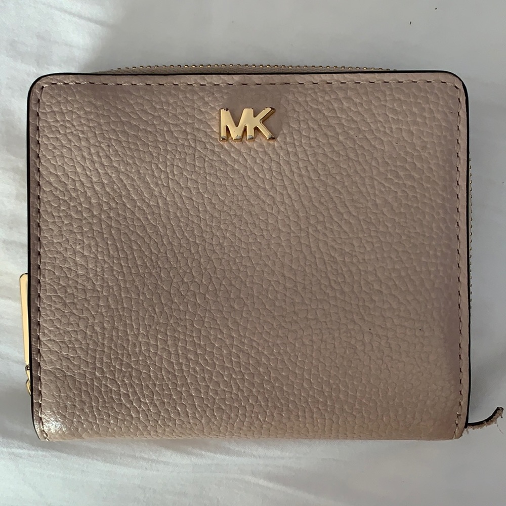 Small Michael Kors pink wallet